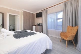 sea side accommodation bnb bluewater bay king kings lodge king room 4 055 sea side accommodation bnb bluewater bay king kings lodge king room 4 055