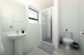 sea side accommodation bnb bluewater bay king kings lodge king room 4 058 sea side accommodation bnb bluewater bay king kings lodge king room 4 058