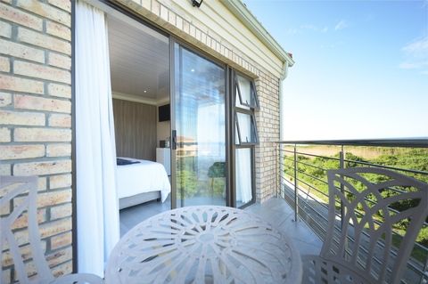 sea side accommodation bnb bluewater bay king kings lodge king room 3 045 sea side accommodation bnb bluewater bay king kings lodge king room 3 045