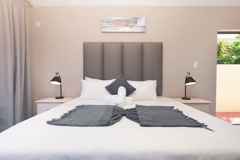 sea side accommodation bnb bluewater bay king kings lodge king room 4 053 sea side accommodation bnb bluewater bay king kings lodge king room 4 053